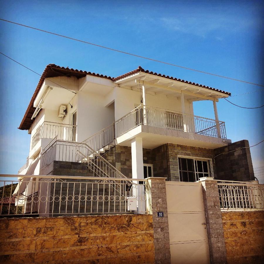 La Vita Apartments-Near Airport & Sea Loútsa Exterior foto